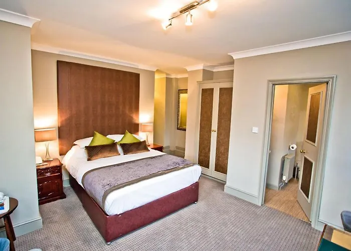 Wards Hotel & Restaurant