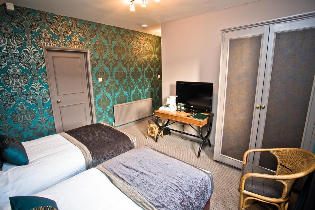 Wards & Restaurant Hotel