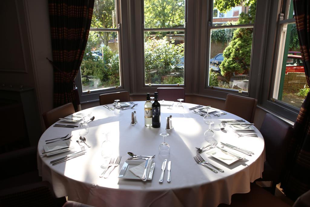 Wards & Restaurant 3*