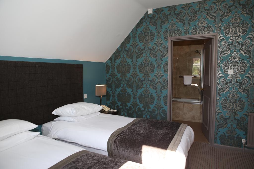Hotel Wards & Restaurant