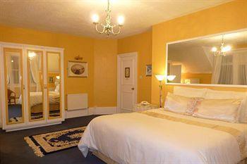 Wards & Restaurant Hotel