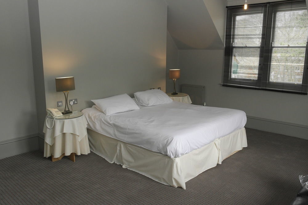 Hotel Wards & Restaurant