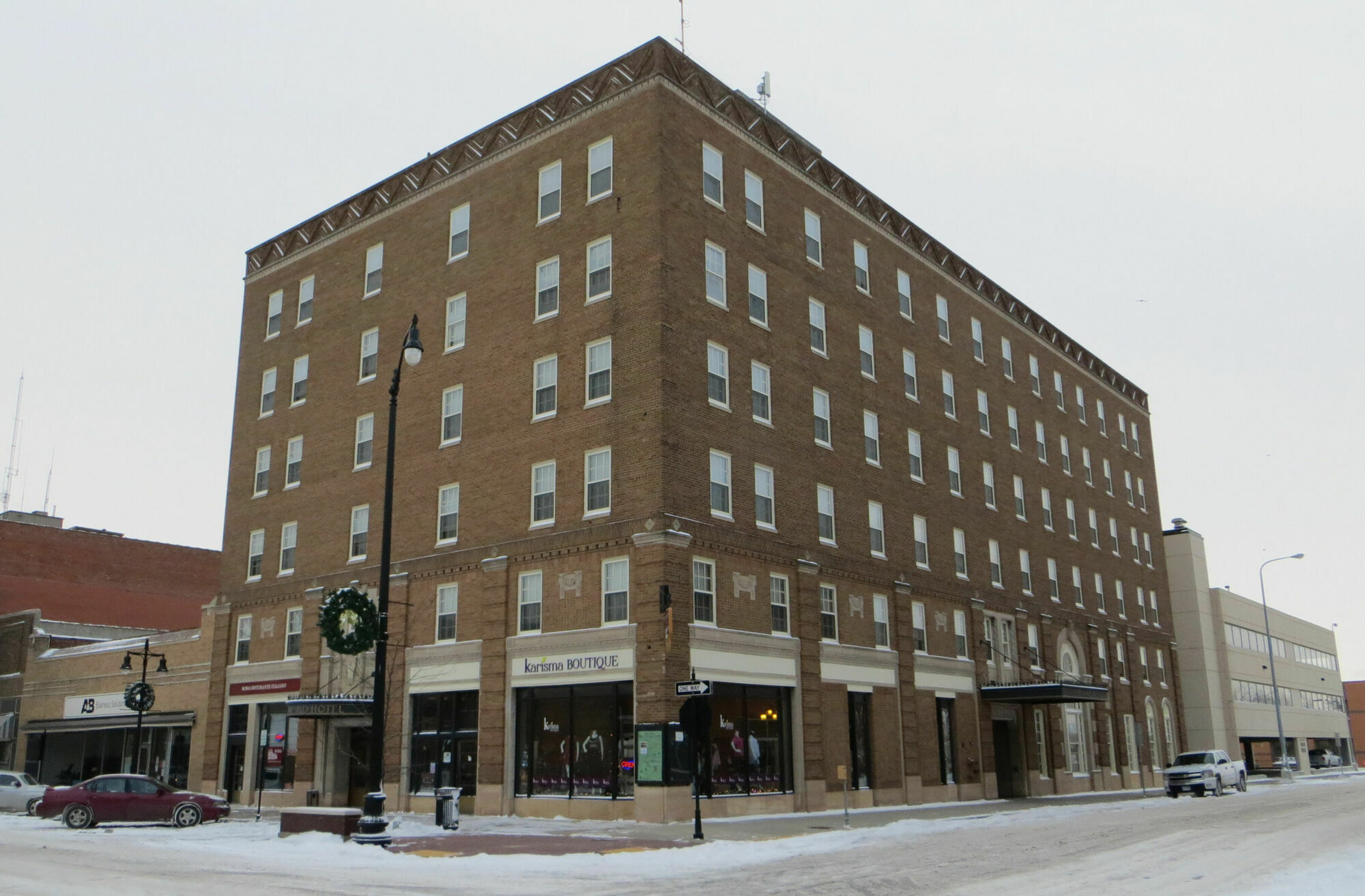 Wards & Restaurant Hotel